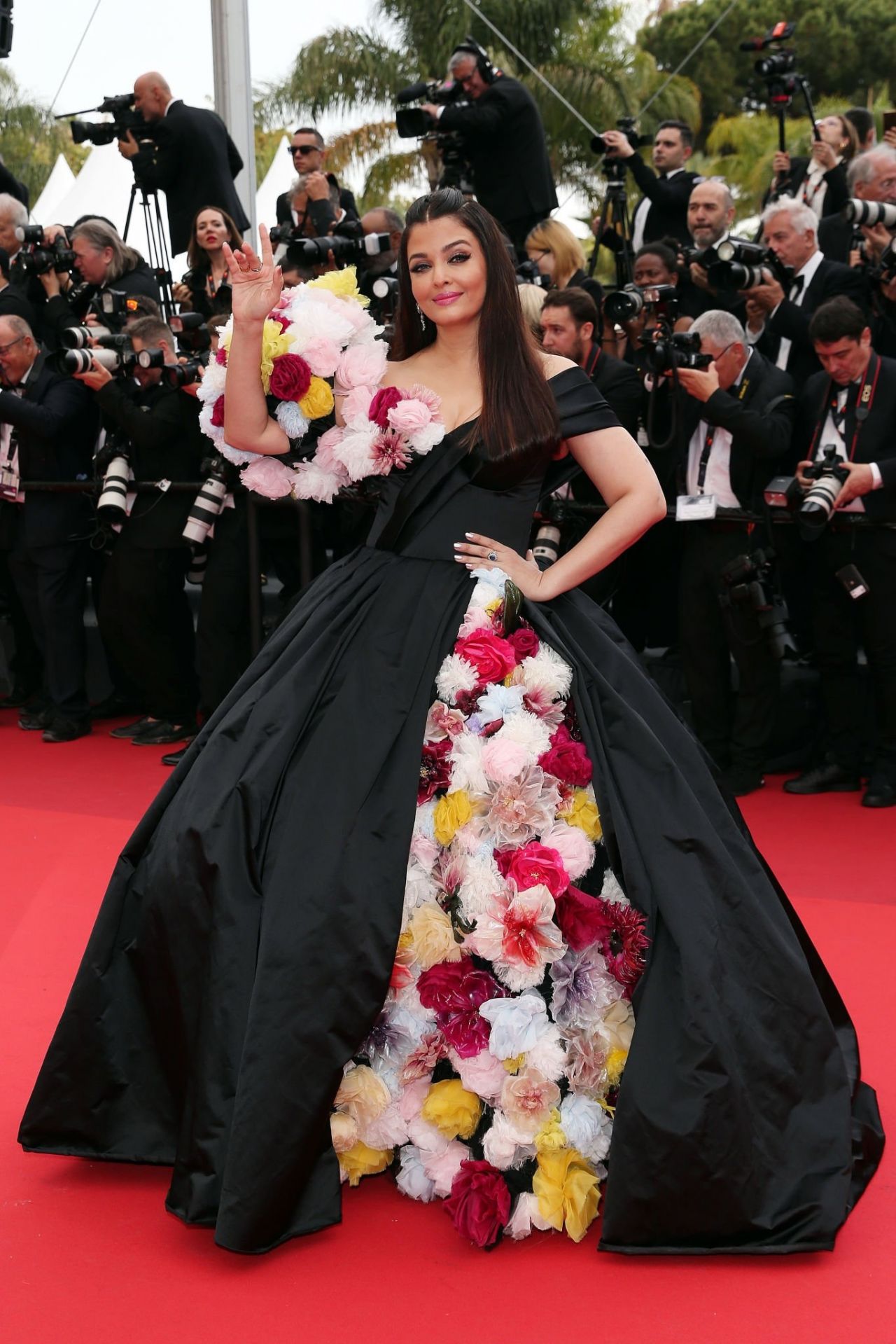 AISHWARYA RAI AT TOP GUN MAVERICK RED CARPET CANNES FILM FESTIVAL9